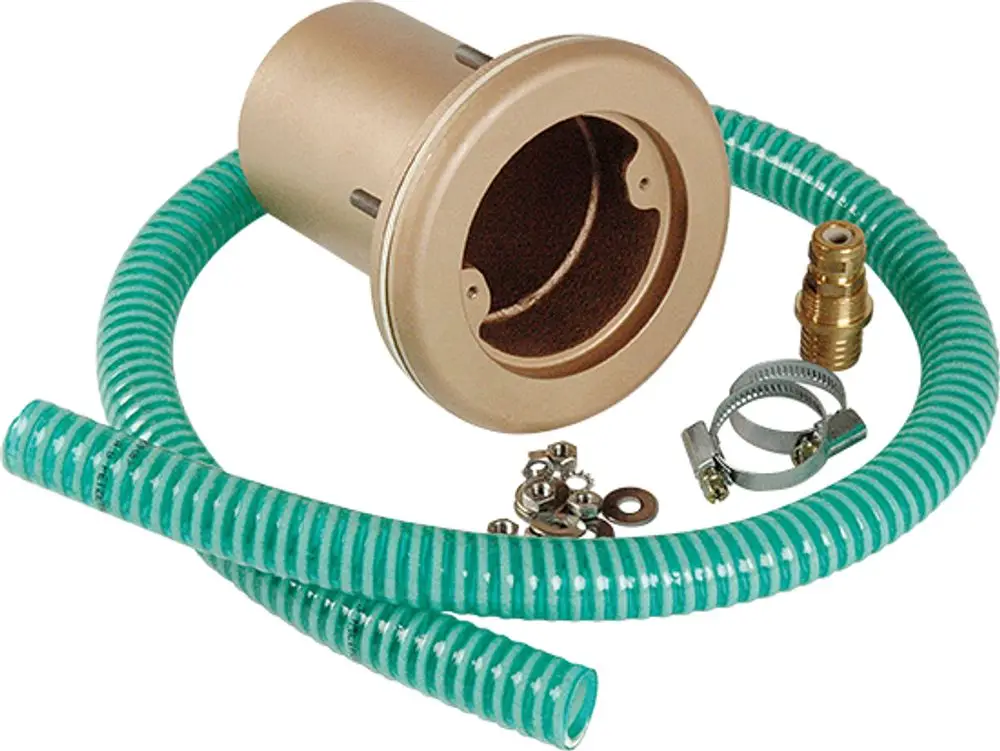 Einbaunische mit Zubehörteilen, darunter Schläuche, Schellen und Schrauben. Produkt von Grünbeck für die Installation von Unterwasserscheinwerfern in Fertigbecken.